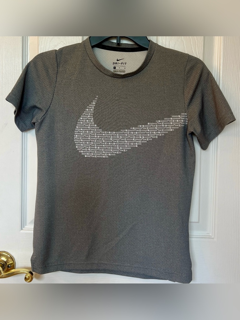 Nike Dri-Fit Youth Boys Sz M Swoosh Athlete short sleeve T-Shirt Gray EUC